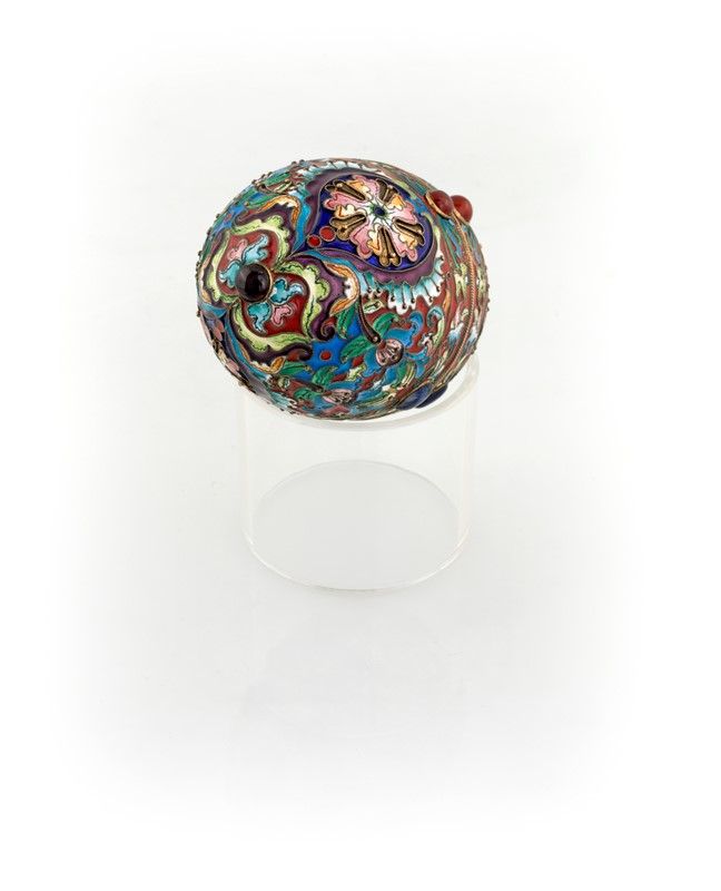 Uovo in Argento Dorato e Smalti Policromi Cloisonné