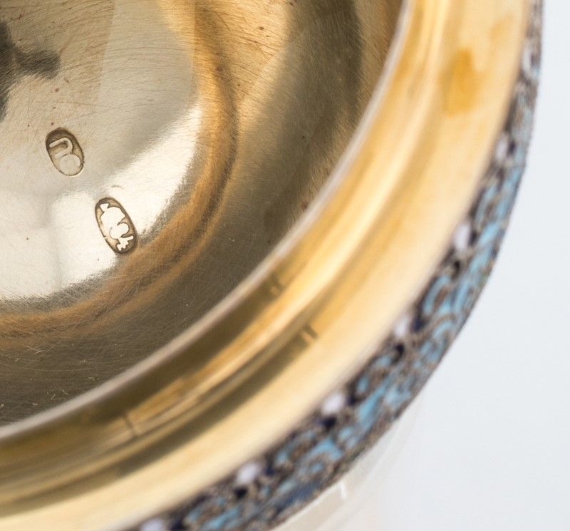 Uovo in Argento Dorato e Smalti Policromi Cloisonné