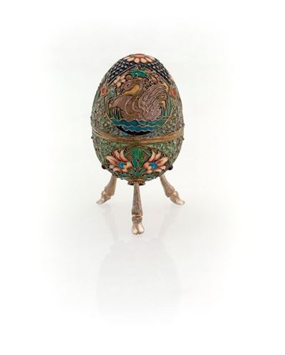 Piccolo Uovo in Argento Dorato e Smalti Policromi Cloisonné