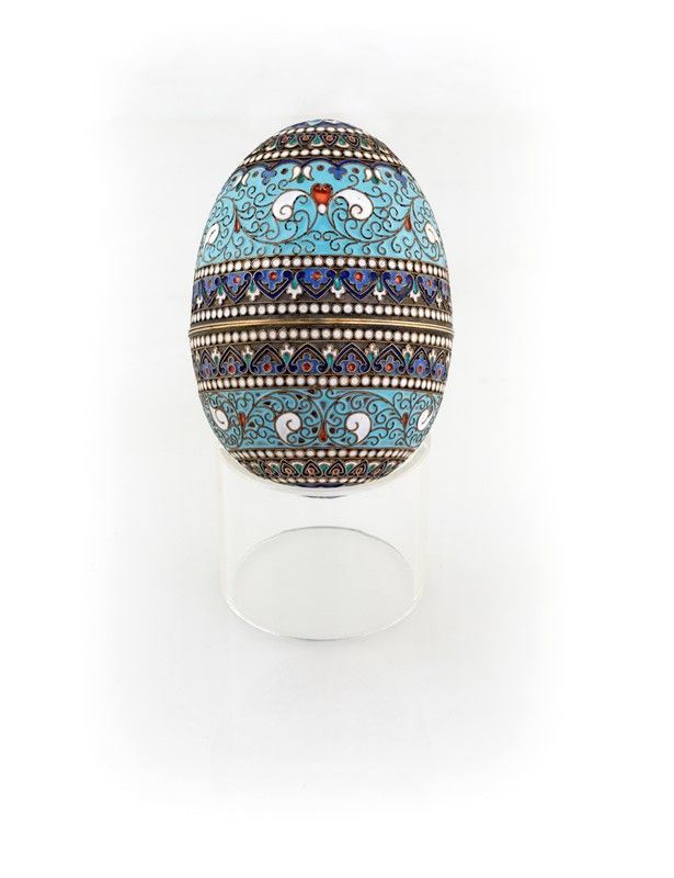 Uovo in Argento Dorato e Smalti Policromi Cloisonné