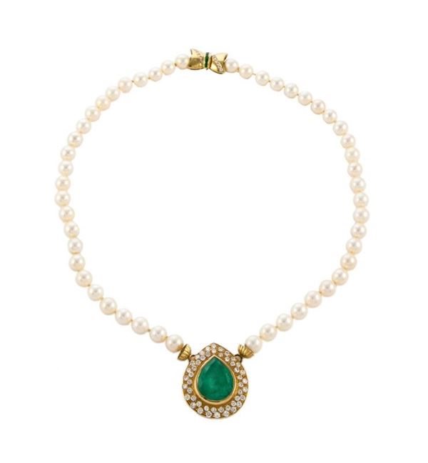Girocollo con filo perle Giapponesi ,smeraldo a goccia 14 ct. circa, e brill ct.2,90 circa