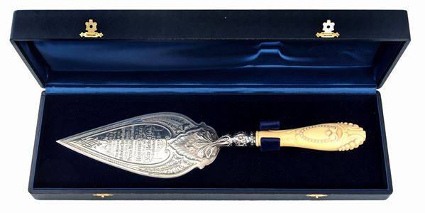 Cazzuola in argento