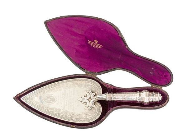 Cazzuola in argento