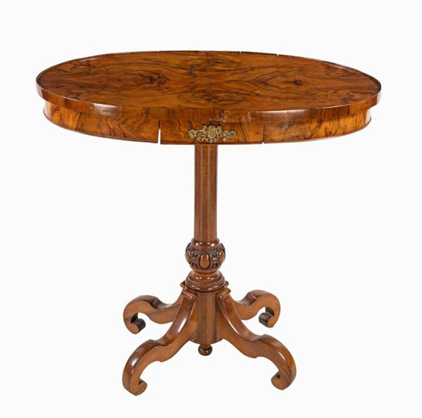 Tavolino ovale in ulivo  - Asta Antiquariato Dipinti Antichi e del XIX secolo, Arredi, Tappeti, e Argenti - Casa d'Aste Arcadia