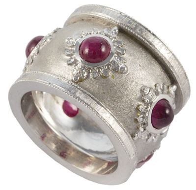 Anello Oro Bianco con Cinque Rubini Caubochon Ct1.50 Oro Gr. 17,20