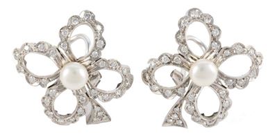 Orecchini a Quattro Petali Oro Bianco Gr 14,20 64 Brillanti Ct 1,32