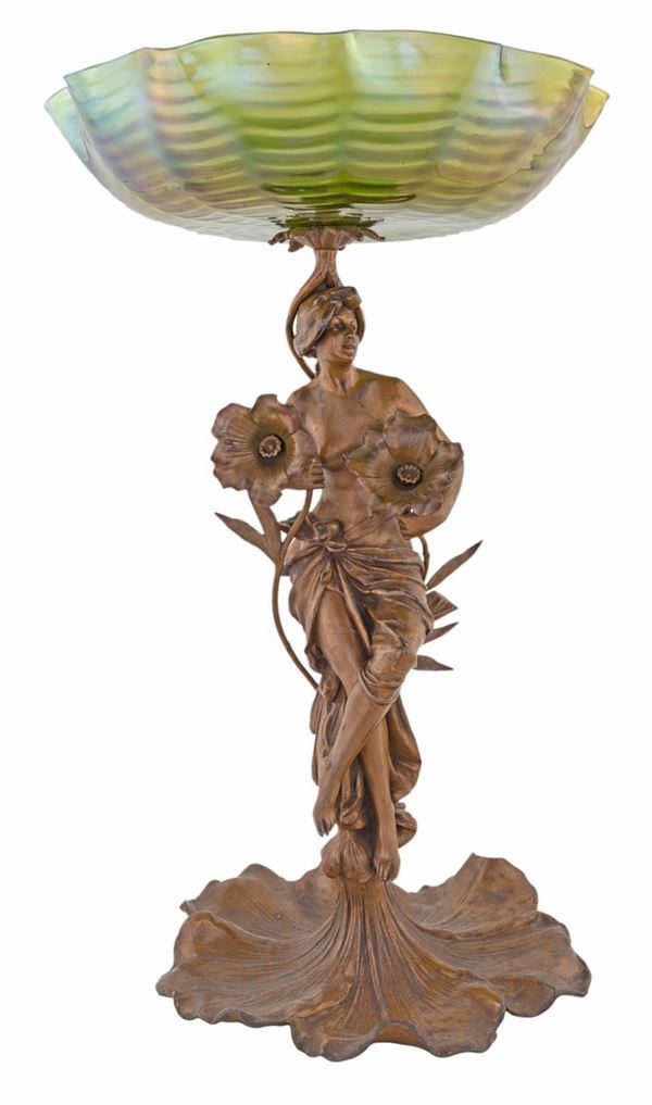 Alzata in bronzo con coppa in vetro iridato  - Asta Antiquariato Dipinti Antichi e del XIX secolo, Arredi, Tappeti, e Argenti - Casa d'Aste Arcadia