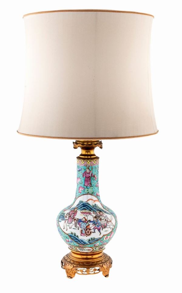 Lampada in porcellana  - Asta Antiquariato Dipinti Antichi e del XIX secolo, Arredi, Tappeti, e Argenti - Casa d'Aste Arcadia