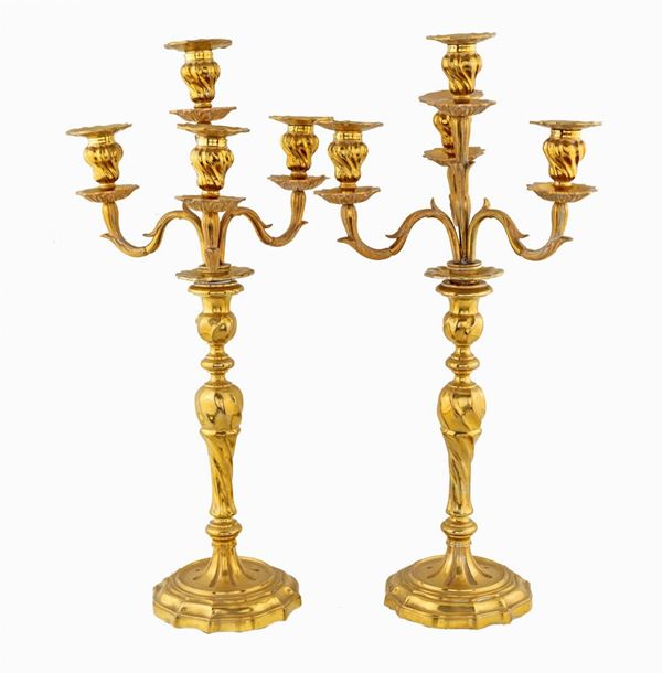 Coppia di candelabri in ottone  - Asta Antiquariato Dipinti Antichi e del XIX secolo, Arredi, Tappeti, e Argenti - Casa d'Aste Arcadia