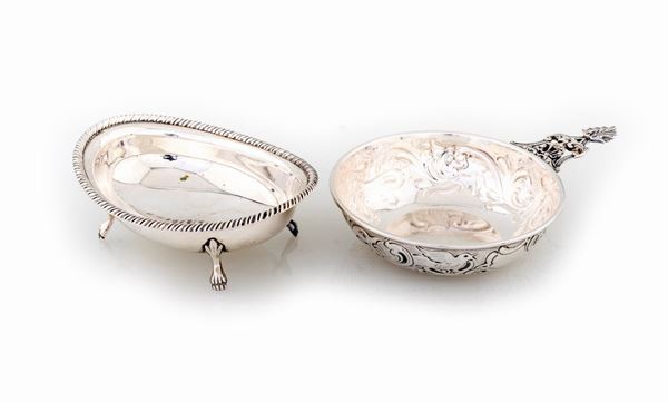 Lotto composto da due oggetti in argento:  - Asta Antiquariato Dipinti Antichi e del XIX secolo, Arredi, Tappeti, e Argenti - Casa d'Aste Arcadia