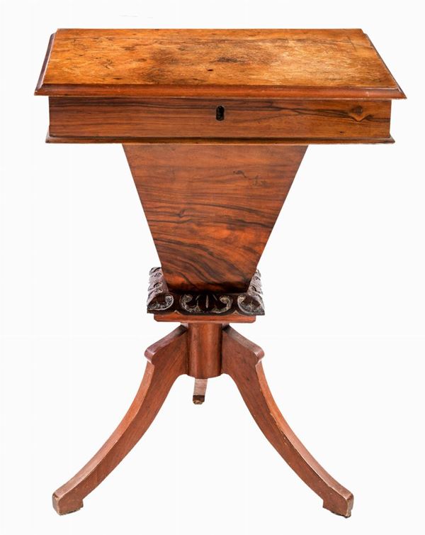 Tavolino da lavoro  - Asta Antiquariato Dipinti Antichi e del XIX secolo, Arredi, Tappeti, e Argenti - Casa d'Aste Arcadia