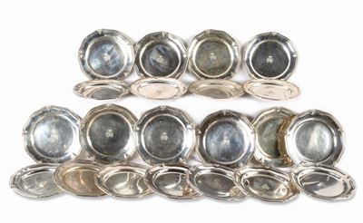 Ventidue Piatti da Fine Pasto in Argento
