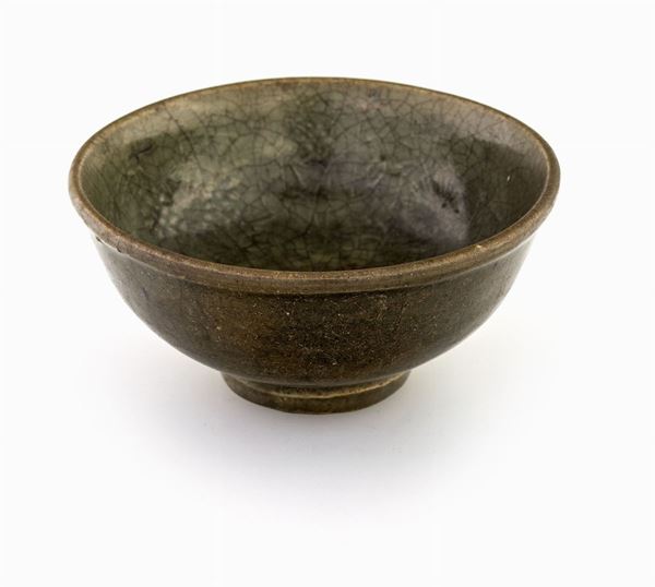 Coppetta in ceramica verde oliva, Cina, dinastia Sung meridionale