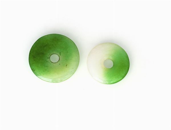 Due dischi in giada bianco/verde  - Asta Arte Orientale - Casa d'Aste Arcadia