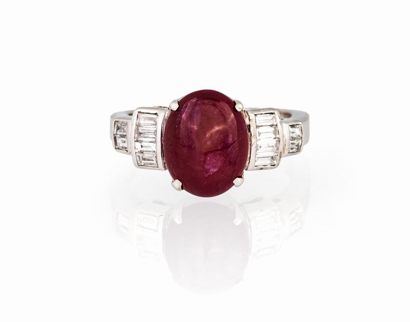 Anello con Rubino Cabochon