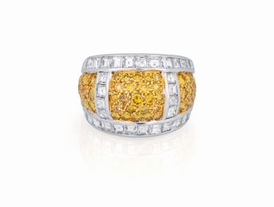 Anello con Brillanti Fancy