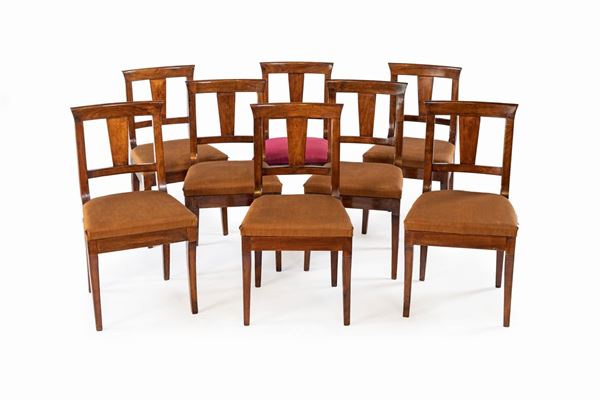 Otto sedie  - Asta Mobili, Arredi, Dipinti Antichi e del XIX Secolo e una Collezione di Pastori del Presepe Napoletano del 700 - Casa d'Aste Arcadia