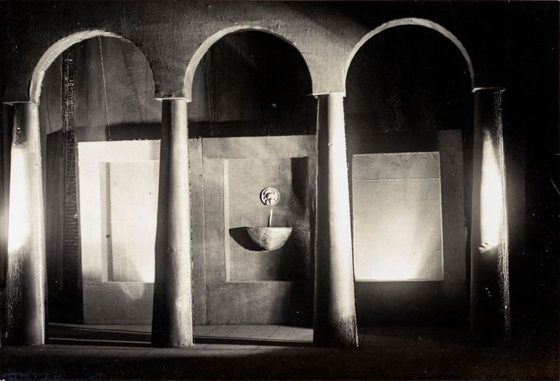 Anton Giulio Bragaglia - Fotografia di Scena per "gli Ultimi Avvenimenti" di Marcello Gallian (at...