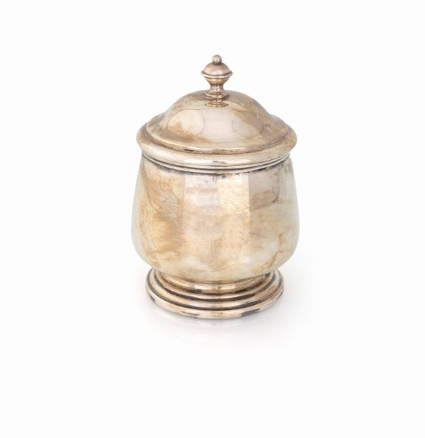 Zuccheriera in argento con coperchio  - Asta Mobili, Arredi, Dipinti Antichi e del XIX Secolo e una Collezione di Pastori del Presepe Napoletano del 700 - Casa d'Aste Arcadia