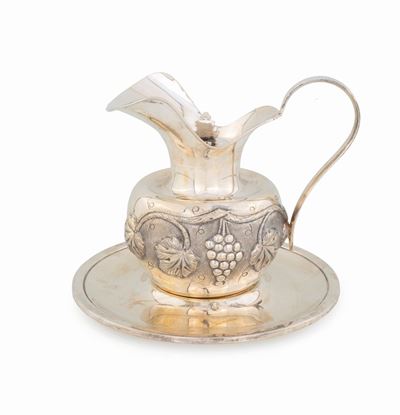 Versatoio con Coperchio e Salver in Argento