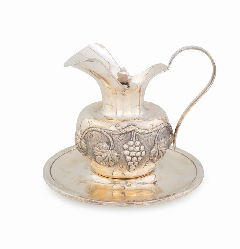 Versatoio con Coperchio e Salver in Argento