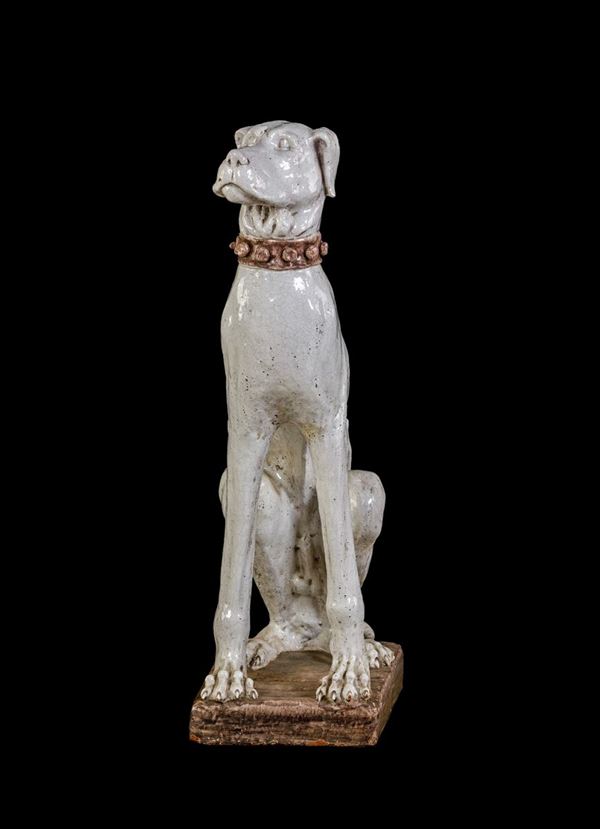 Scultura a grandezza naturale in terracotta smaltata raffigurante un cane alano seduto, prima metà del XX secolo