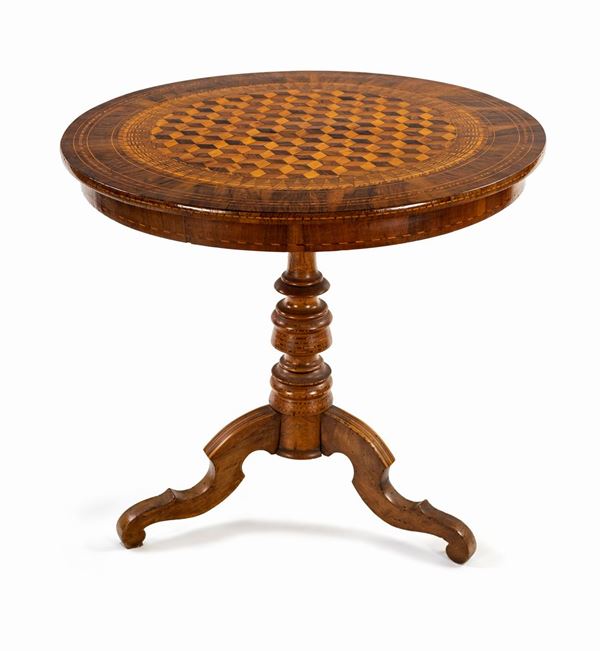 Tavolino in legno di noce  - Asta Mobili, Arredi, Dipinti Antichi e del XIX Secolo e una Collezione di Pastori del Presepe Napoletano del 700 - Casa d'Aste Arcadia