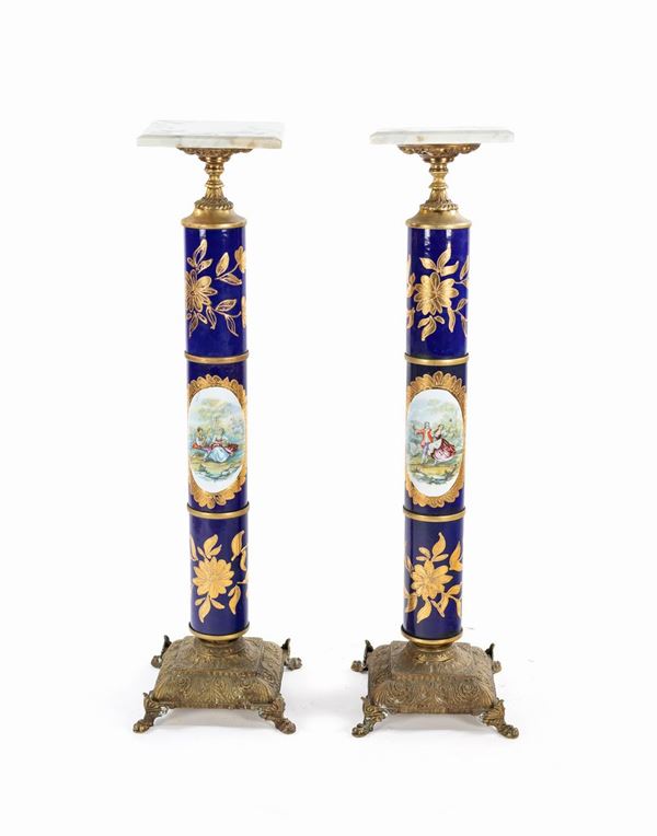 Coppia di colonne in porcellana blu e oro