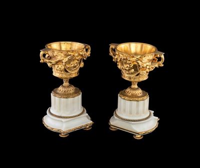 Coppia di Vasi in Bronzo Dorato