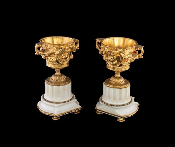 Coppia di vasi in bronzo dorato
