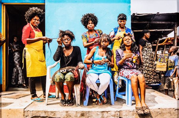 Curl power - Open air hairstylist, Congo, Kinshasa