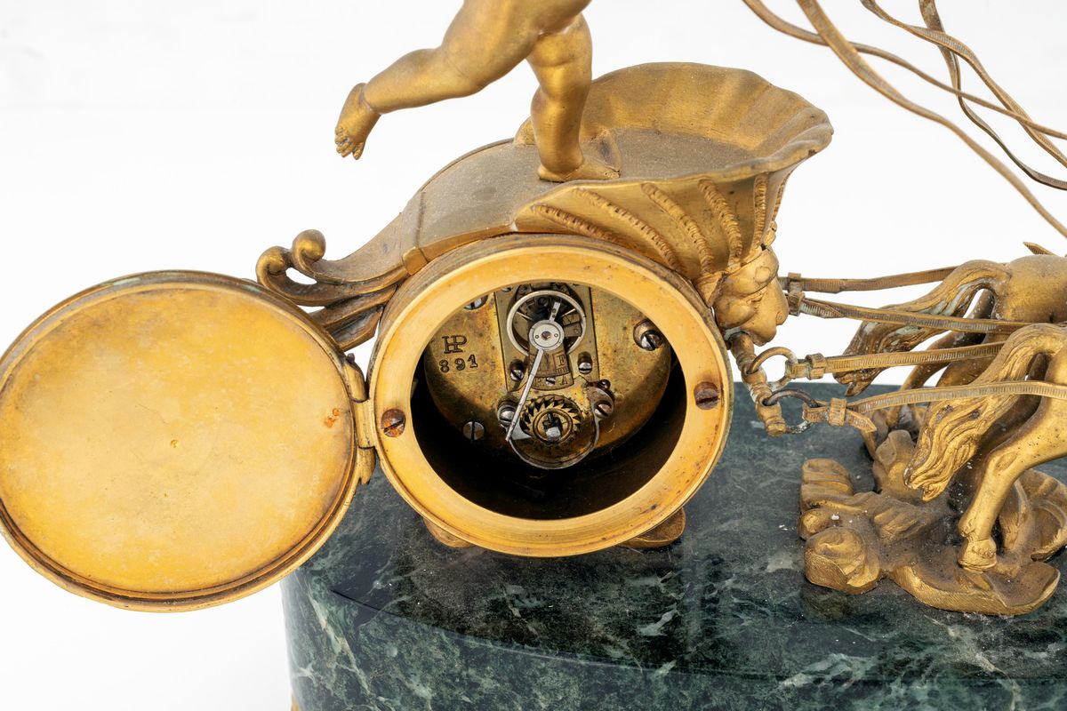 Piccolo Orologio in Bronzo Dorato