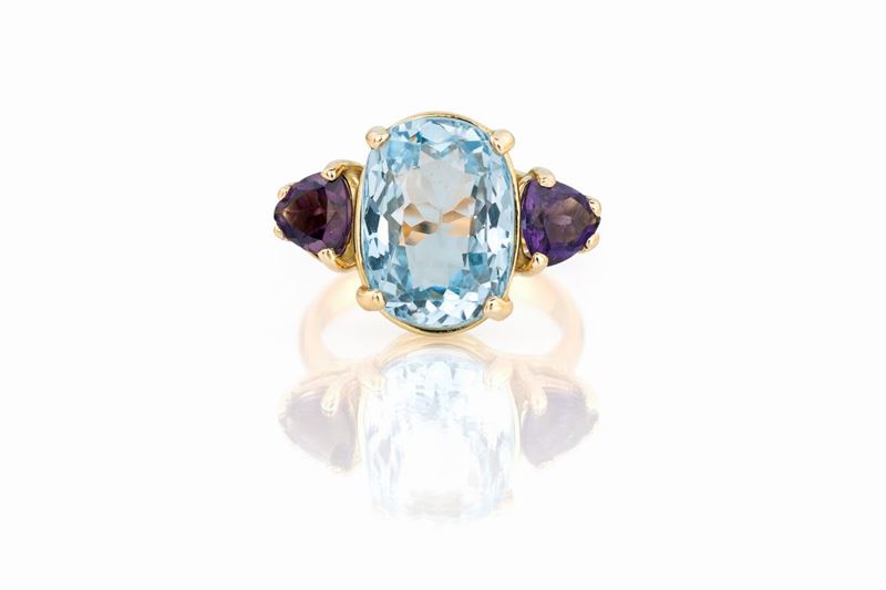 Anello con Topazio