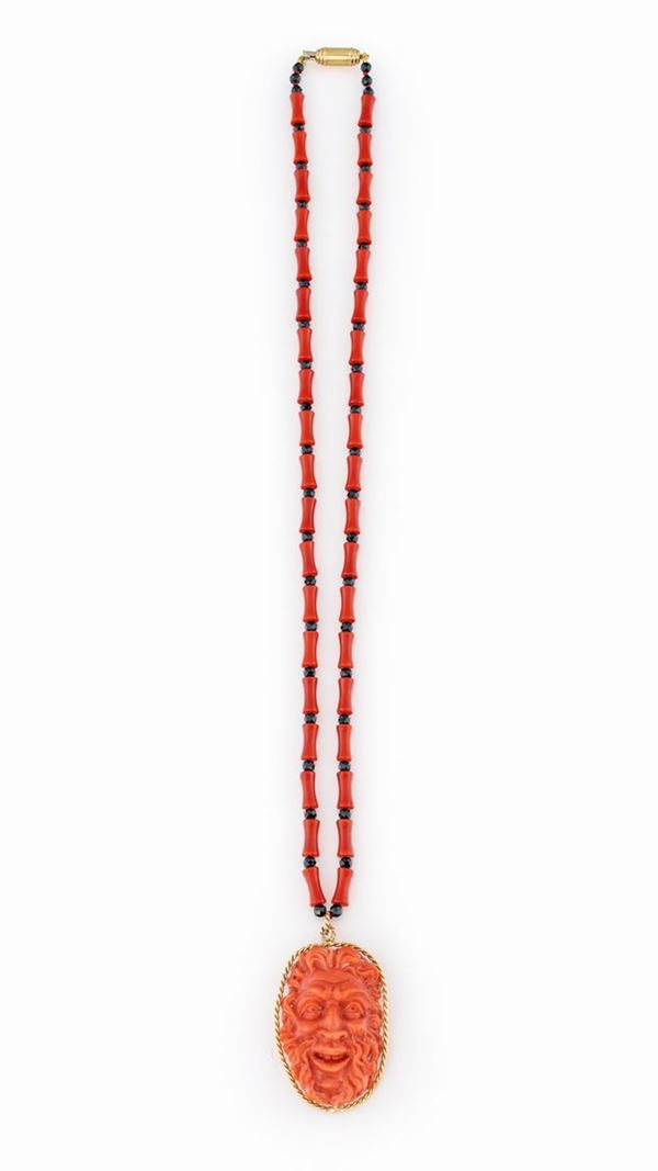 COLLANA CON CAMMEO DI CORALLO