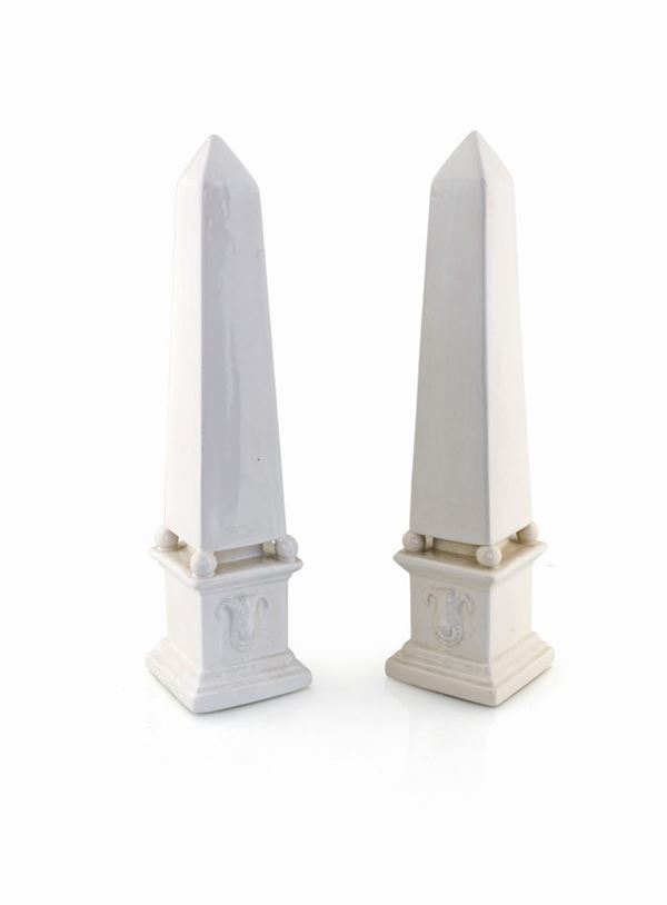 PRODUZIONE ITALIANA - Coppia di obelischi