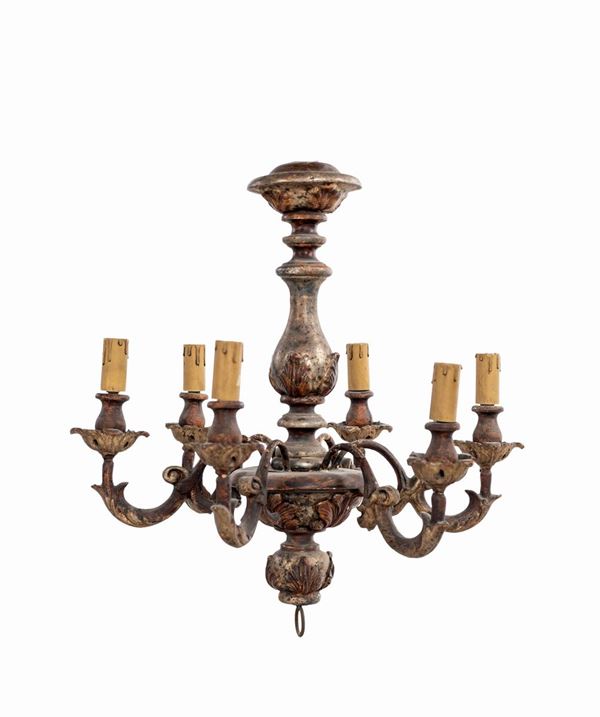 Piccolo lampadario in legno argentato e dorato a sei luci  - Asta Mobili, Arredi, Dipinti Antichi e del XIX Secolo - Casa d'Aste Arcadia