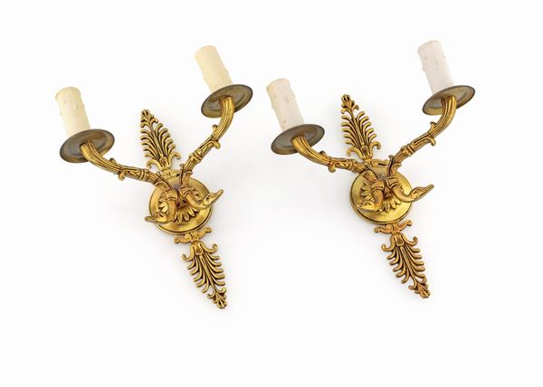 Coppia di appliques in bronzo dorato a due luci  - Asta Mobili, Arredi, Dipinti Antichi e del XIX Secolo - Casa d'Aste Arcadia
