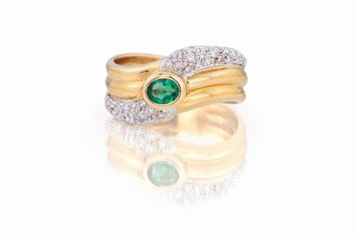 Anello con Smeraldo Ovale