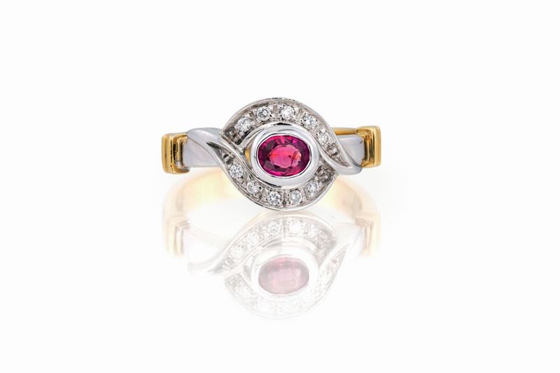 Anello con Rubino su Ovale