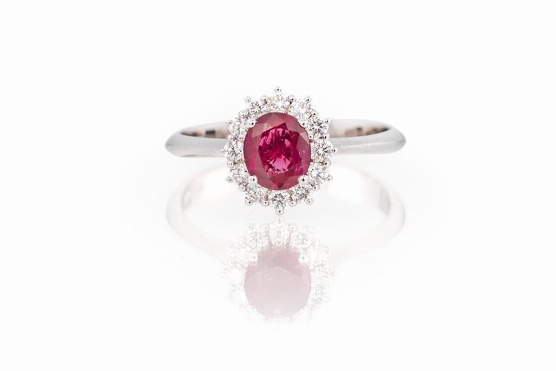 Anello a Fiore con Rubino