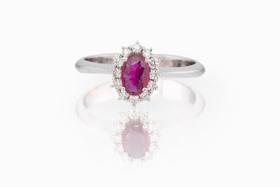 Anello con Rubino Ovale
