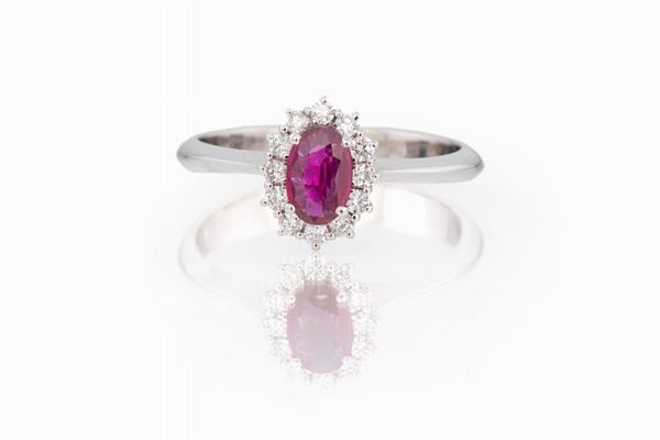 ANELLO CON RUBINO OVALE