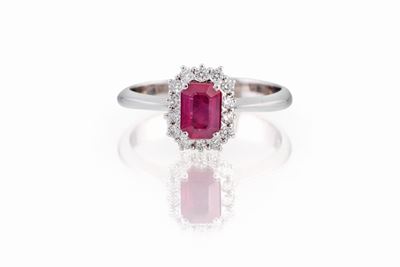 Anello con Rubino Taglio Ottagonale