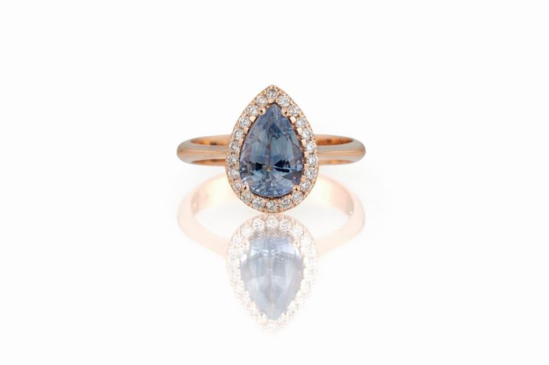 Anello Goccia di Zaffiro