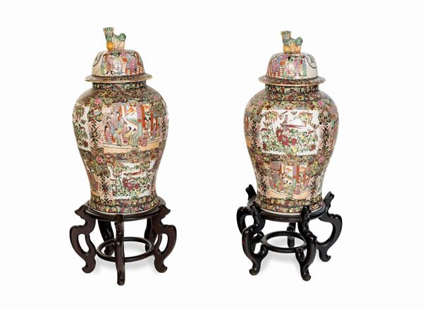 Coppia di potiches in porcellana di Canton, Cina, XX secolo  - Asta Arte Orientale - Casa d'Aste Arcadia