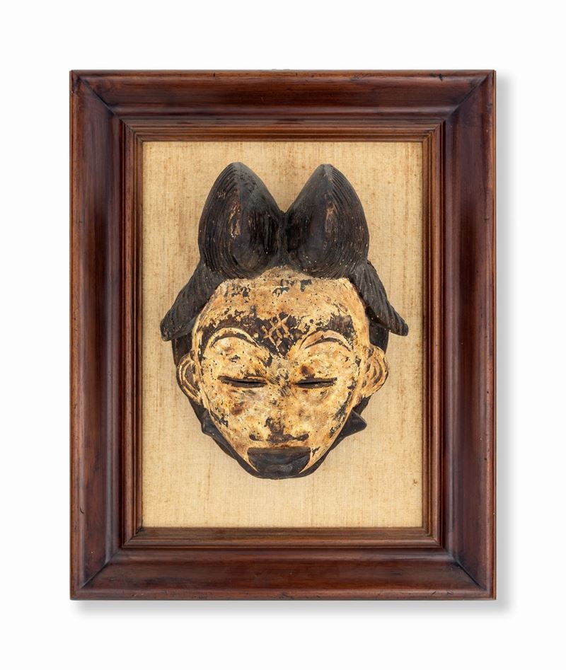 Maschera femminile Mukudji in legno pigmentato, Gabon