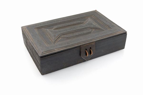 Scatola in legno rivestita in cuoio  - Asta Mobili, Arredi, Dipinti Antichi e del XIX Secolo - Casa d'Aste Arcadia