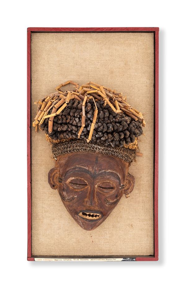 Maschera antropomorfa in legno, Congo Kinshasa, regione Katanga, trib&#249; Tshokwe, denominazione Mwana-Pwo