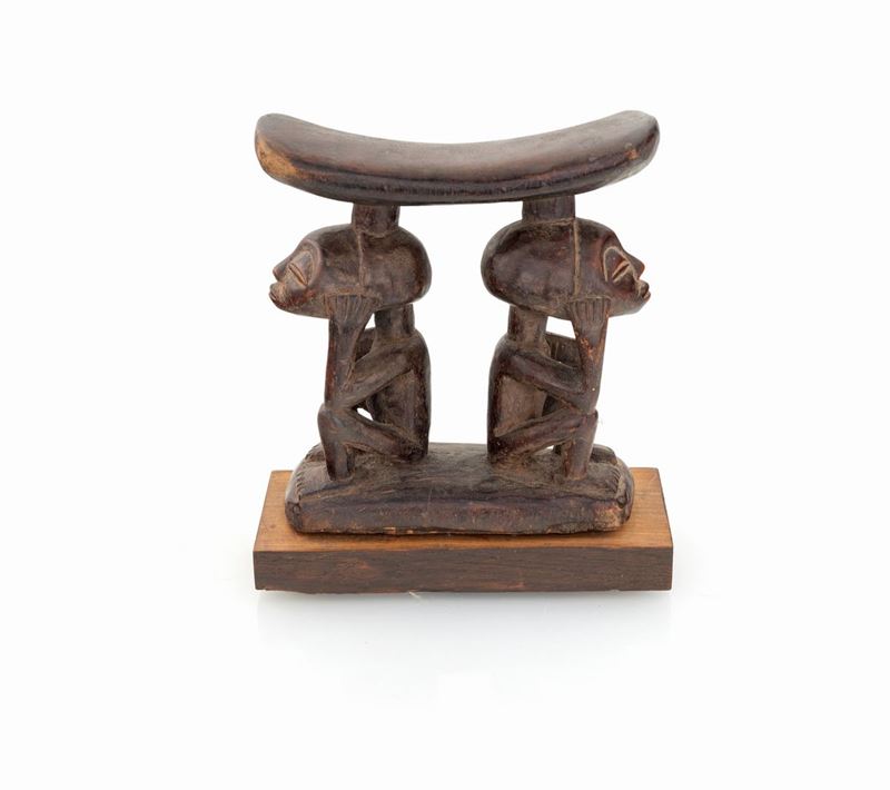 Poggiatesta in legno, arte tribale