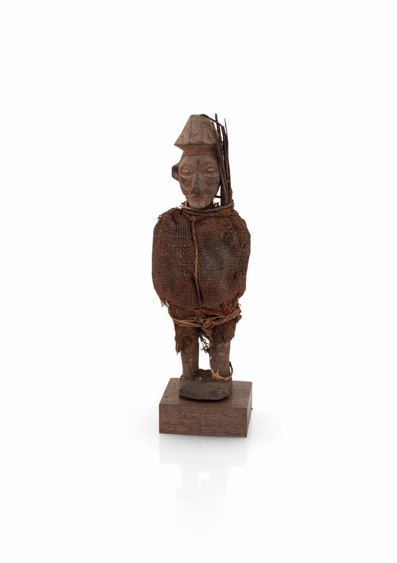 Feticcio (nkisi) Bayaka in legno, repubblica democratica del Congo